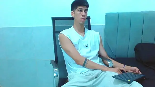 Snapshot of jhony-sex chatting on 12/21/25, 09:33 jhony-sex online show from 12/21/25, 09:33