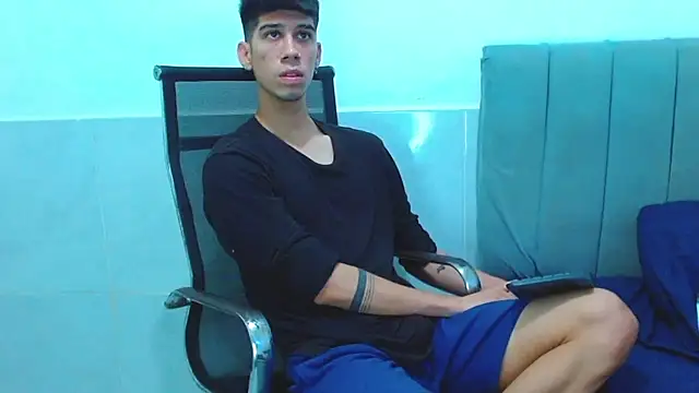 Snapshot of jhony-sex chatting on 01/06/26, 06:39 jhony-sex online show from 01/06/26, 06:39