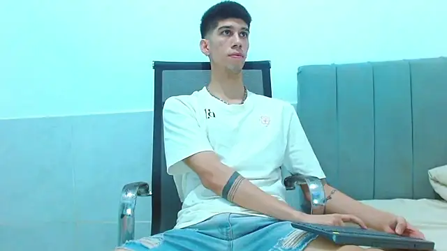 Snapshot of jhony-sex chatting on 02/25/26, 01:04 jhony-sex online show from 02/25/26, 01:04