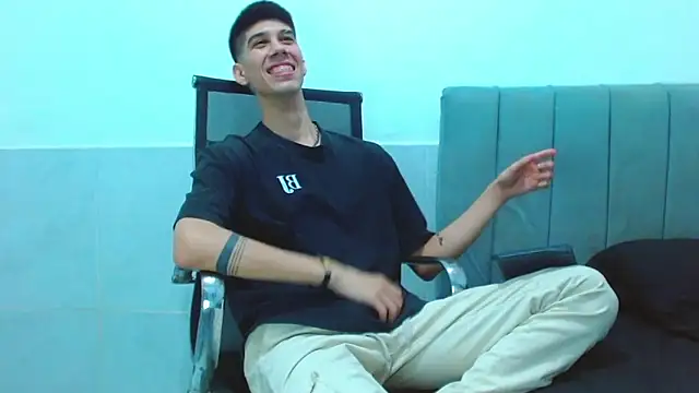 Snapshot of jhony-sex chatting on 03/12/26, 04:07 jhony-sex online show from 03/12/26, 04:07