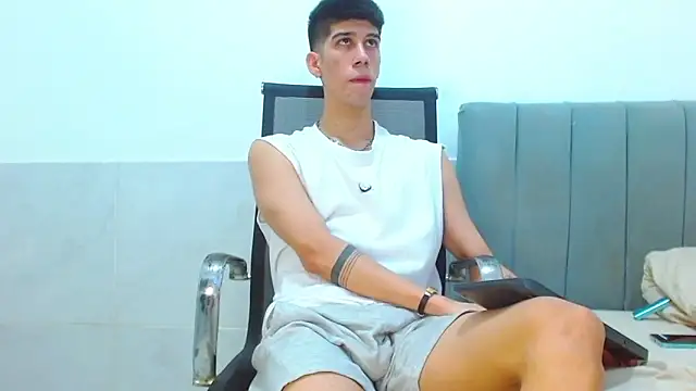 Snapshot of jhony-sex chatting on 04/14/26, 10:54 jhony-sex online show from 04/14/26, 10:54