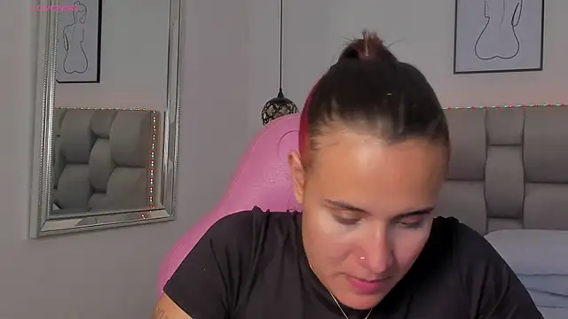 Snapshot of Susan-Sweet-7 chatting on 12/15/25, 09:19 Susan-Sweet-7 online show from 12/15/25, 09:19