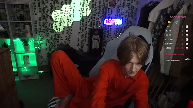 Snapshot of twinkben chatting on 01/31/25, 08:22 twinkben online show from 01/31/25, 08:22