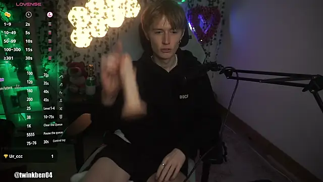 Snapshot of twinkben chatting on 09/08/25, 08:52 twinkben online show from 09/08/25, 08:52