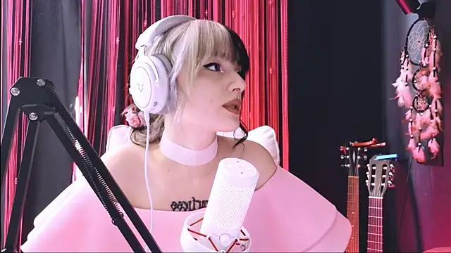 Avi Nile online show from 11/20/25, 04:56