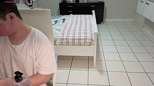 Lorenzo hernandez online show from 12/15/25, 04:33