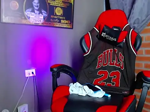 Snapshot of smoker445 chatting on 02/20/25, 11:21 smoker445 online show from 02/20/25, 11:21