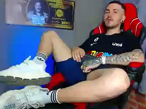 Snapshot of smoker445 chatting on 02/26/25, 10:42 smoker445 online show from 02/26/25, 10:42