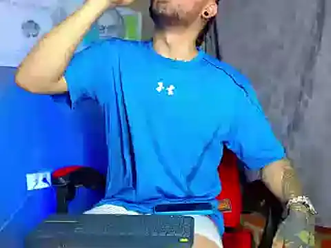 Snapshot of smoker445 chatting on 03/03/25, 10:42 smoker445 online show from 03/03/25, 10:42