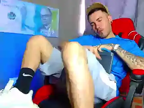 Snapshot of smoker445 chatting on 03/08/25, 07:53 smoker445 online show from 03/08/25, 07:53