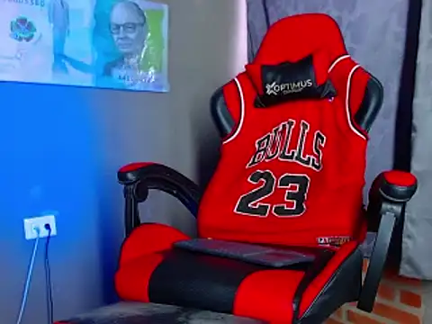 Snapshot of smoker445 chatting on 03/09/25, 12:31 smoker445 online show from 03/09/25, 12:31