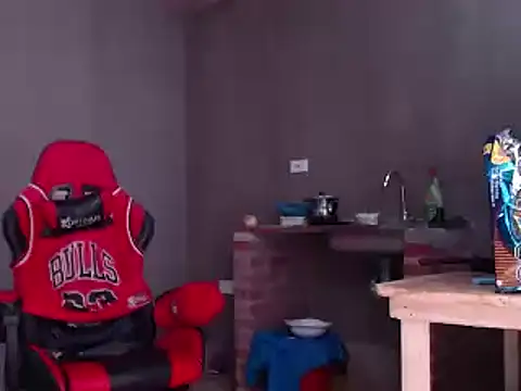 Snapshot of smoker445 chatting on 03/12/25, 05:28 smoker445 online show from 03/12/25, 05:28