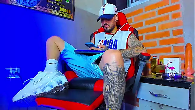 Snapshot of smoker445 chatting on 09/17/25, 11:06 smoker445 online show from 09/17/25, 11:06