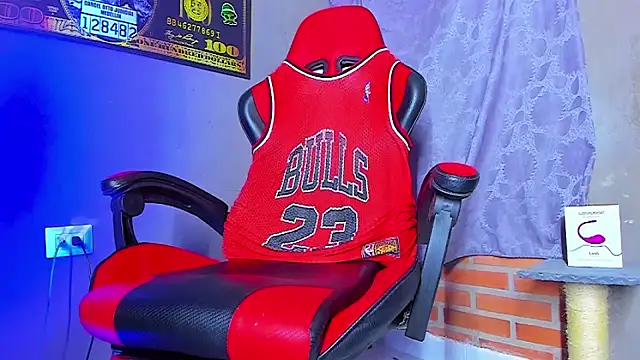 Snapshot of smoker445 chatting on 09/25/25, 11:41 smoker445 online show from 09/25/25, 11:41