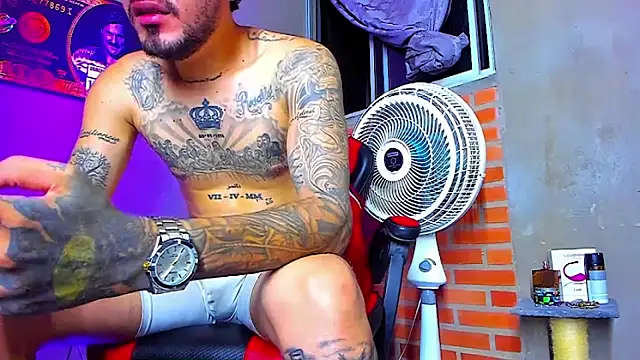 Snapshot of smoker445 chatting on 10/04/25, 12:08 smoker445 online show from 10/04/25, 12:08