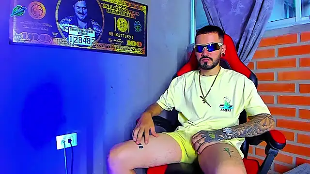 Snapshot of smoker445 chatting on 11/07/25, 09:59 smoker445 online show from 11/07/25, 09:59