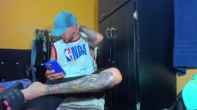 Snapshot of smoker445 chatting on 02/11/26, 01:21 smoker445 online show from 02/11/26, 01:21