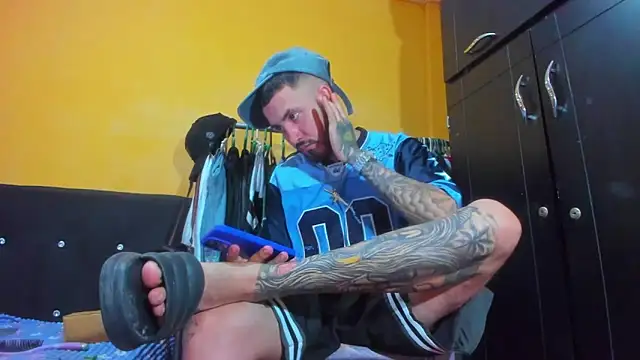 Snapshot of smoker445 chatting on 02/14/26, 07:21 smoker445 online show from 02/14/26, 07:21