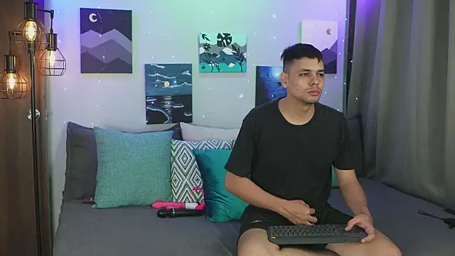 Snapshot of Cleoanubis- chatting on 09/23/25, 06:05 Cleoanubis- online show from 09/23/25, 06:05