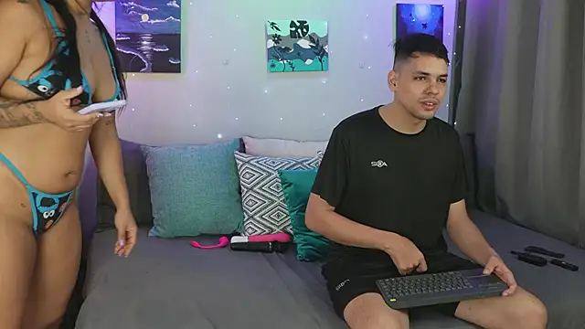 Snapshot of Cleoanubis- chatting on 10/21/25, 09:43 Cleoanubis- online show from 10/21/25, 09:43