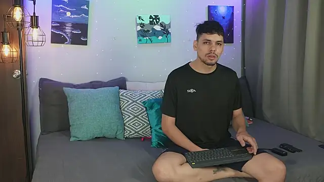 Snapshot of Cleoanubis- chatting on 11/02/25, 05:43 Cleoanubis- online show from 11/02/25, 05:43