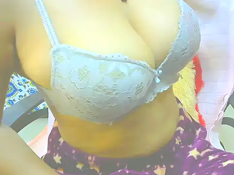 Snapshot of ishmita99 chatting on 01/13/25, 05:12 ishmita99 online show from 01/13/25, 05:12