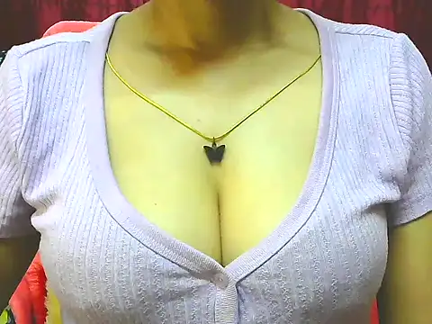 Snapshot of ishmita99 chatting on 09/19/25, 04:47 ishmita99 online show from 09/19/25, 04:47