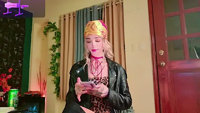 Snapshot of Finibondi chatting on 04/15/26, 06:20 Finibondi online show from 04/15/26, 06:20