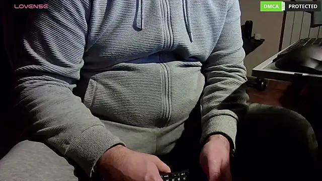 Snapshot of MultiOrgasmicLover chatting on 12/20/24, 03:10 MultiOrgasmicLover online show from 12/20/24, 03:10