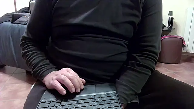 Snapshot of MultiOrgasmicLover chatting on 12/19/25, 10:17 MultiOrgasmicLover online show from 12/19/25, 10:17