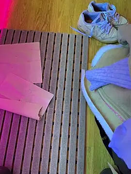 Snapshot of Huncutkuki chatting on 01/08/25, 04:11 Huncutkuki online show from 01/08/25, 04:11