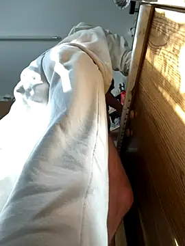 Snapshot of Huncutkuki chatting on 10/19/25, 08:48 Huncutkuki online show from 10/19/25, 08:48