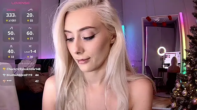 Snapshot of LoryWood chatting on 12/21/24, 05:51 LoryWood online show from 12/21/24, 05:51