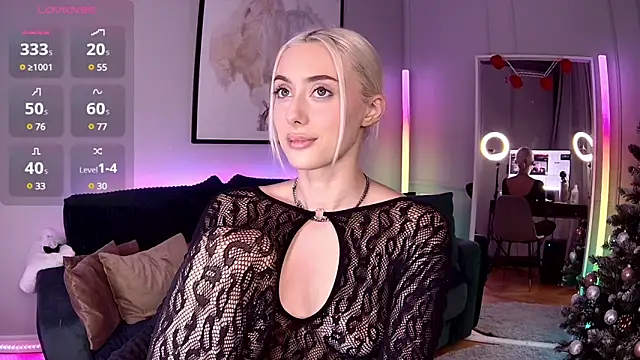 Snapshot of LoryWood chatting on 12/27/24, 03:04 LoryWood online show from 12/27/24, 03:04