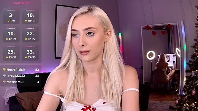 Snapshot of LoryWood chatting on 01/07/25, 05:53 LoryWood online show from 01/07/25, 05:53