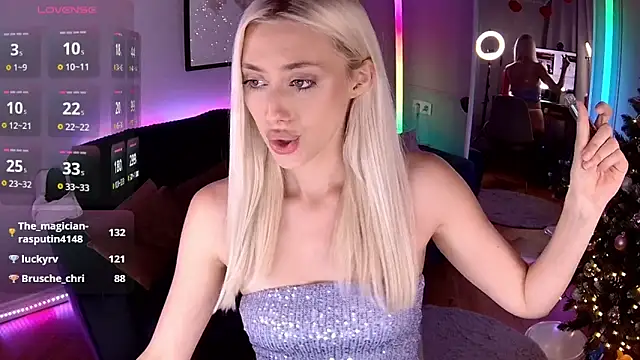 Snapshot of LoryWood chatting on 01/17/25, 06:23 LoryWood online show from 01/17/25, 06:23