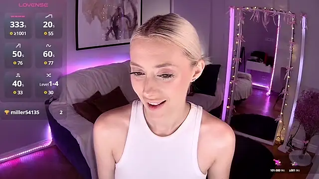 Snapshot of LoryWood chatting on 01/30/25, 03:29 LoryWood online show from 01/30/25, 03:29