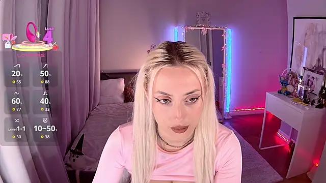 Snapshot of LoryWood chatting on 11/27/25, 03:58 LoryWood online show from 11/27/25, 03:58