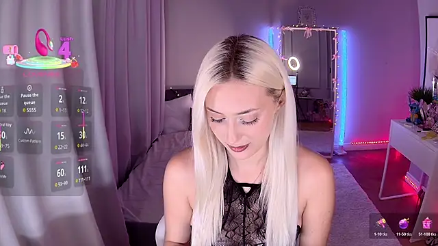 Snapshot of LoryWood chatting on 12/02/25, 03:40 LoryWood online show from 12/02/25, 03:40