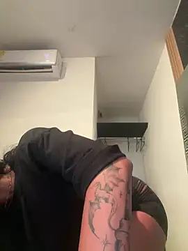 Snapshot of Alexandra_duque chatting on 02/14/25, 02:28 Alexandra duque online show from 02/14/25, 02:28