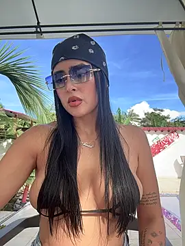 Snapshot of Alexandra_duque chatting on 10/26/25, 08:26 Alexandra duque online show from 10/26/25, 08:26