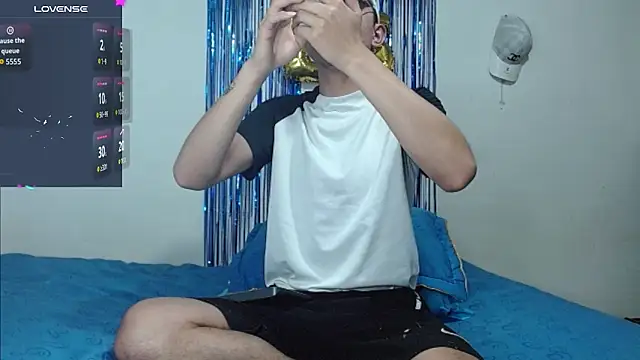 Snapshot of samfox_ chatting on 09/15/25, 11:21 samfox online show from 09/15/25, 11:21