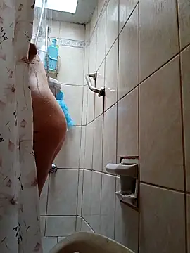 Snapshot of Elenitacandy chatting on 12/22/25, 06:05 Elenitacandy online show from 12/22/25, 06:05