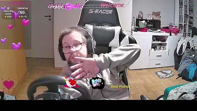 Snapshot of larsgessner30 chatting on 11/03/25, 06:42 larsgessner30 online show from 11/03/25, 06:42