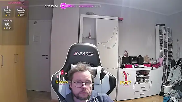 Snapshot of larsgessner30 chatting on 11/08/25, 06:29 larsgessner30 online show from 11/08/25, 06:29