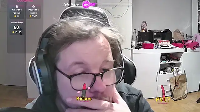 Snapshot of larsgessner30 chatting on 11/11/25, 09:04 larsgessner30 online show from 11/11/25, 09:04