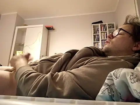 Snapshot of larsgessner30 chatting on 11/28/25, 08:00 larsgessner30 online show from 11/28/25, 08:00