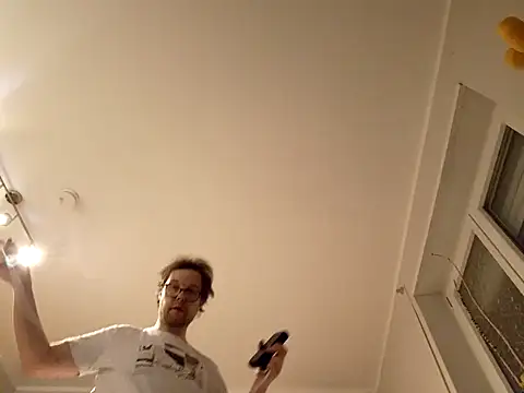 Snapshot of larsgessner30 chatting on 12/03/25, 10:41 larsgessner30 online show from 12/03/25, 10:41