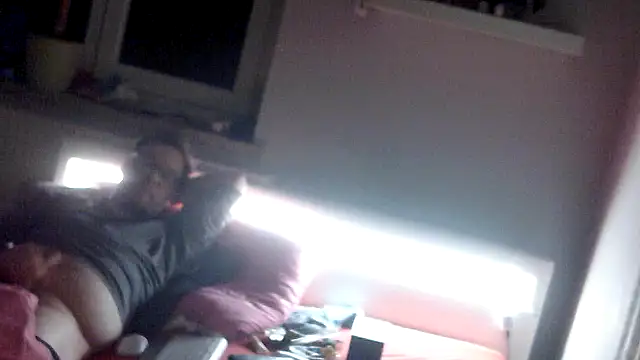 Snapshot of larsgessner30 chatting on 02/04/26, 01:55 larsgessner30 online show from 02/04/26, 01:55