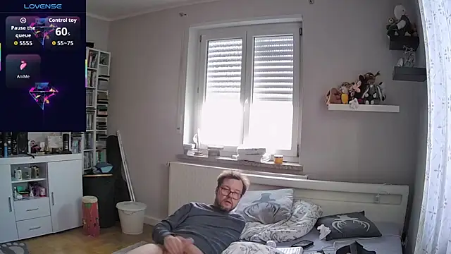 Snapshot of larsgessner30 chatting on 03/08/26, 03:27 larsgessner30 online show from 03/08/26, 03:27